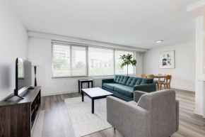 Urban Charm: 2BR Modern Retreat Close to Downtown